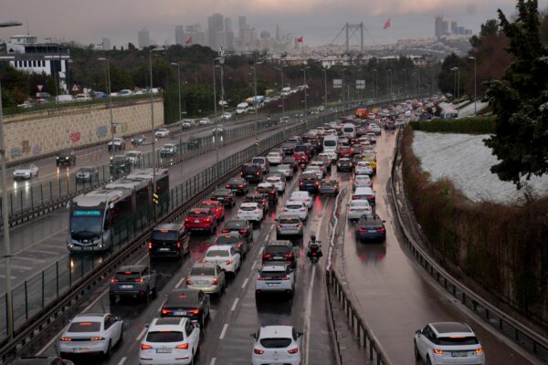 İstanbul’da kar aralıklarla etkisini gösteriyor haberi