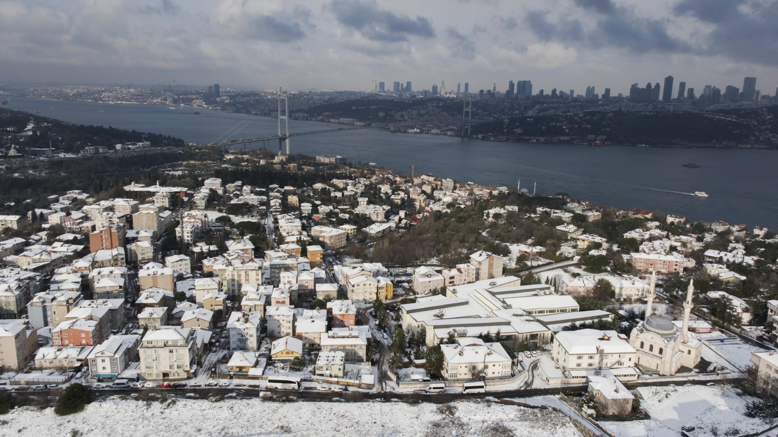 istanbulda-kar-yagisi-araliklarla-suruyor-haberi-Slzsv7Kj.jpg