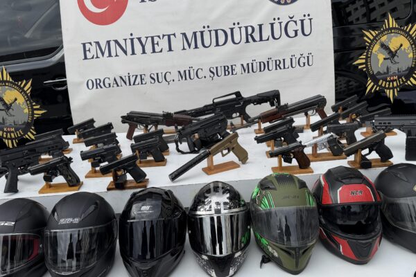 İstanbul’daki suç örgütlerine yönelik operasyonlarda 54 şüpheli tutuklandı haberi