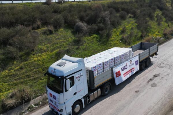 İyilik Yolu İnsani Yardım Derneği, AFAD gemisiyle Somali’ye gıda yardımı yapıyor haberi