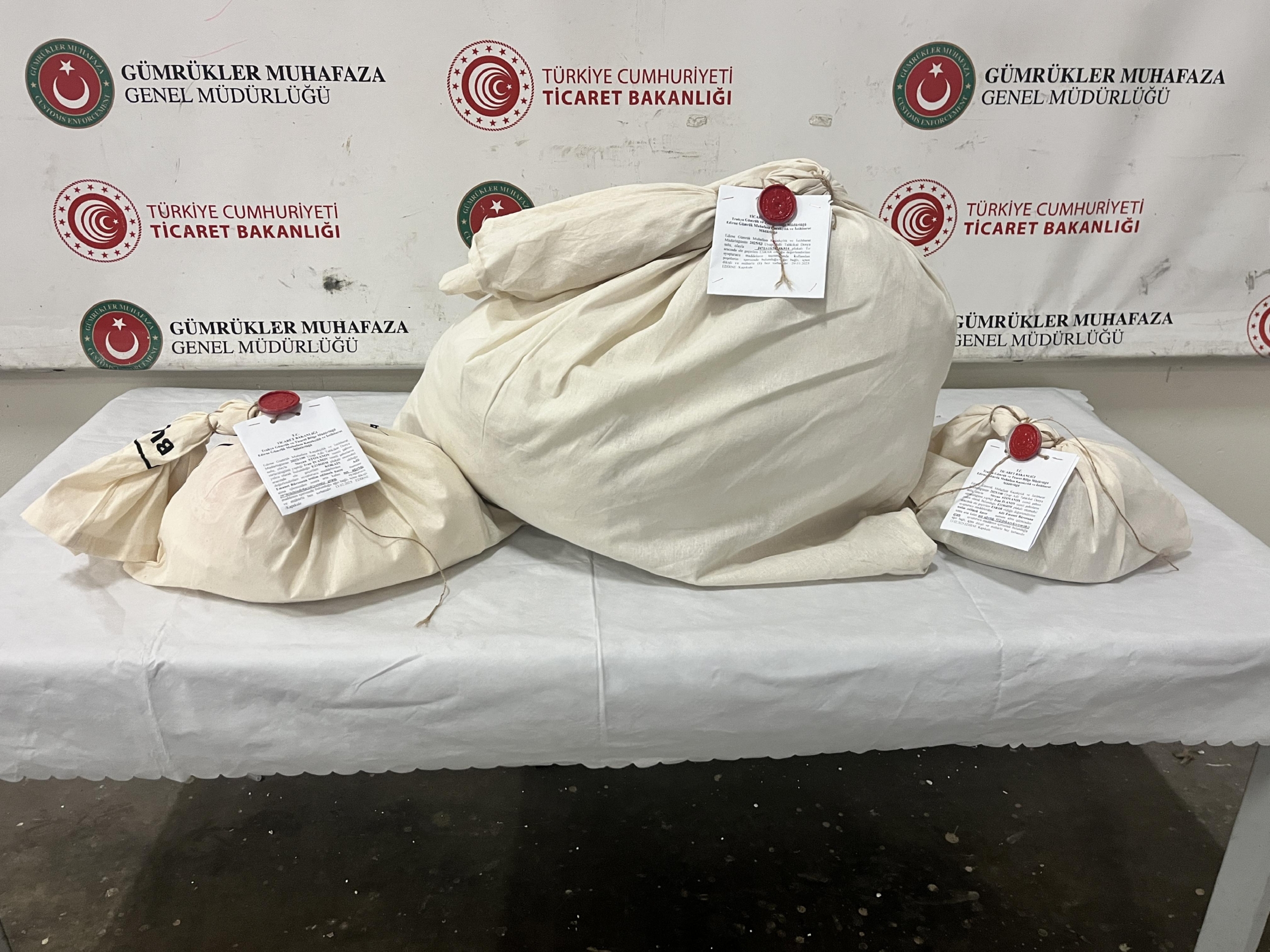 kapikulede-4-kilo-318-gram-uyusturucu-ele-gecirildi-haberi-CXWmMnJ1.jpg
