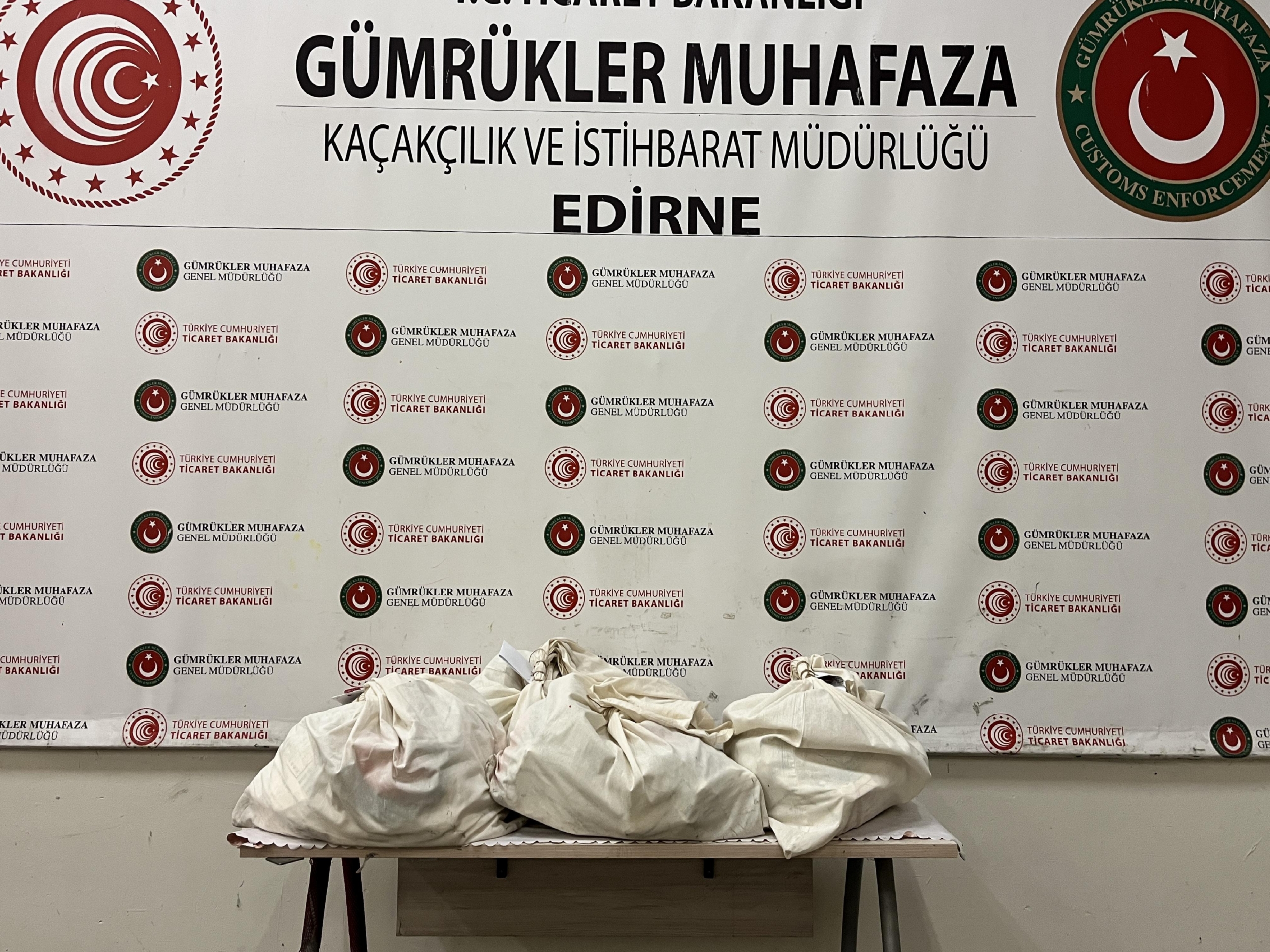 kapikulede-bir-tirda-67-kilogram-uyusturucu-ele-gecirildi-haberi-RTaAwGhg.jpg