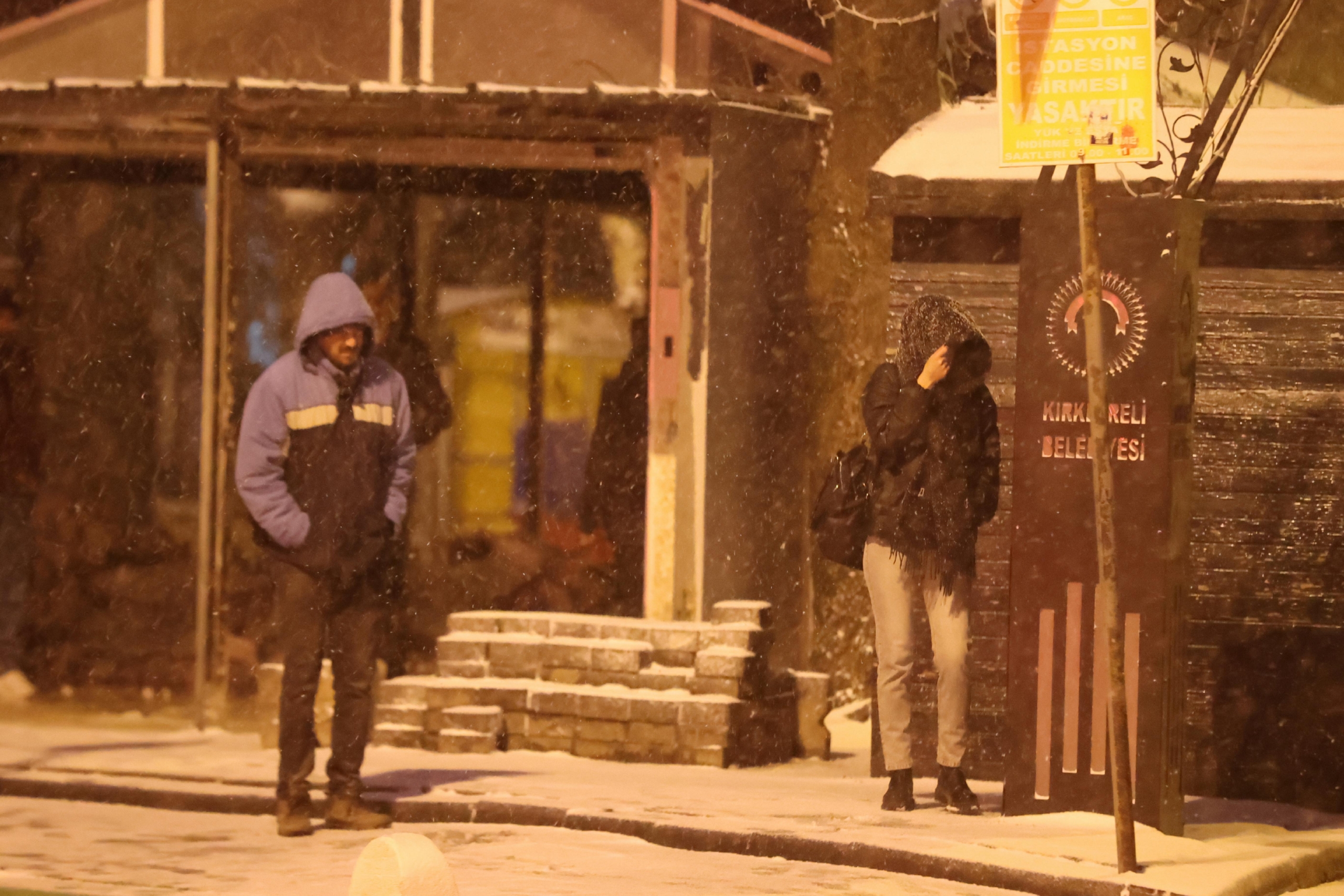 kirklarelinde-kar-yagisi-etkisini-surduruyor-haberi-Cxn7xyyT.jpg