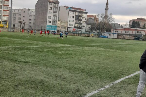 Kırklareli’nde komşu iki ülke sporcuları dostluk maçı yaptı haberi