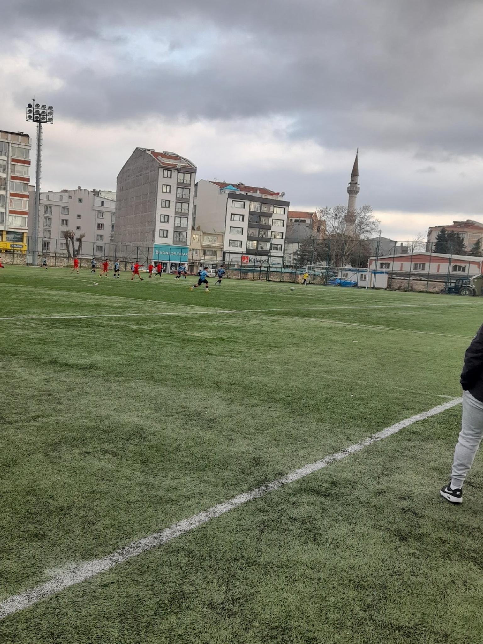 kirklarelinde-komsu-iki-ulke-sporculari-dostluk-maci-yapti-haberi-rFBICYrb.jpg