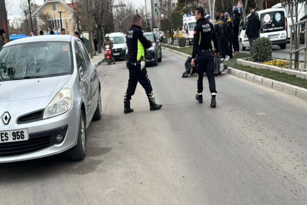 Kırklareli’nde otomobil ile çarpışan motosikletteki kurye yaralandı haberi
