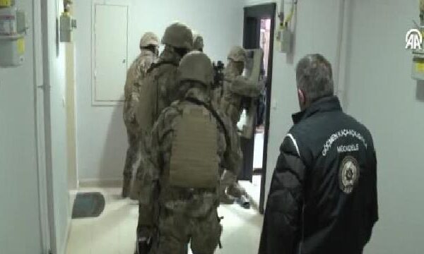 Kocaeli merkezli göçmen kaçakçılığı operasyonlarında 15 şüpheli tutuklandı haberi