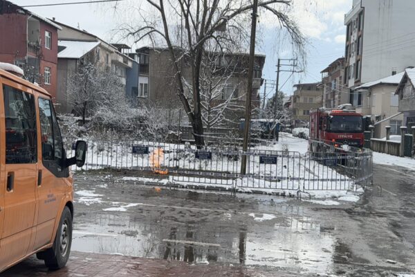 Kocaeli Valisi Aktaş, metan gazı yangınına ilişkin incelemede bulundu haberi