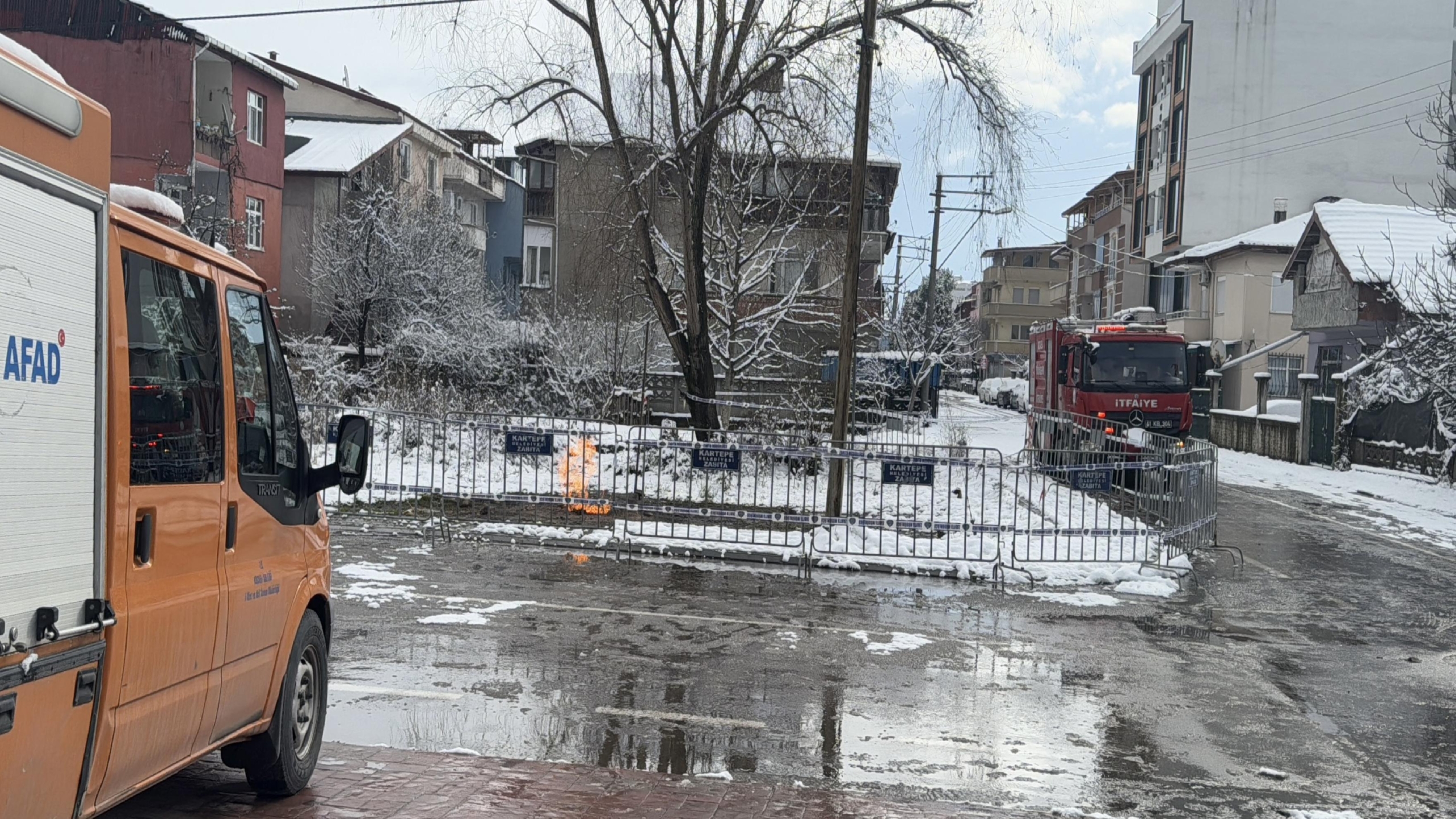 kocaeli-valisi-aktas-metan-gazi-yanginina-iliskin-incelemede-bulundu-haberi-9NlqDnrN.jpg