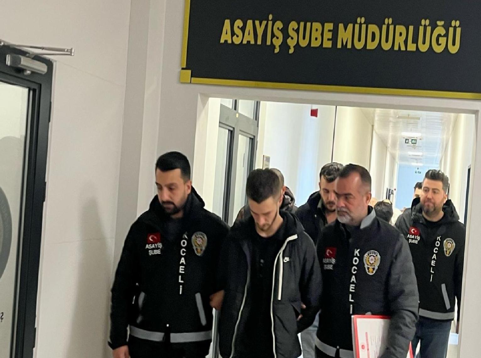 kocaelide-1-kisinin-oldugu-bicakli-kavgaya-iliskin-1-zanli-tutuklandi-haberi-EHGHish1.jpg