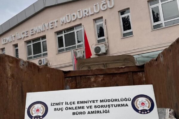 Kocaeli’de akü hırsızlığı iddiasıyla 1 kişi yakalandı haberi