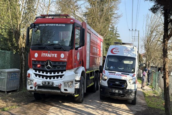 Kocaeli’de binada çıkan yangında 2 kişi dumandan etkilendi haberi
