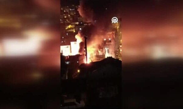 Kocaeli’de boya deposunda çıkan yangın söndürüldü haberi