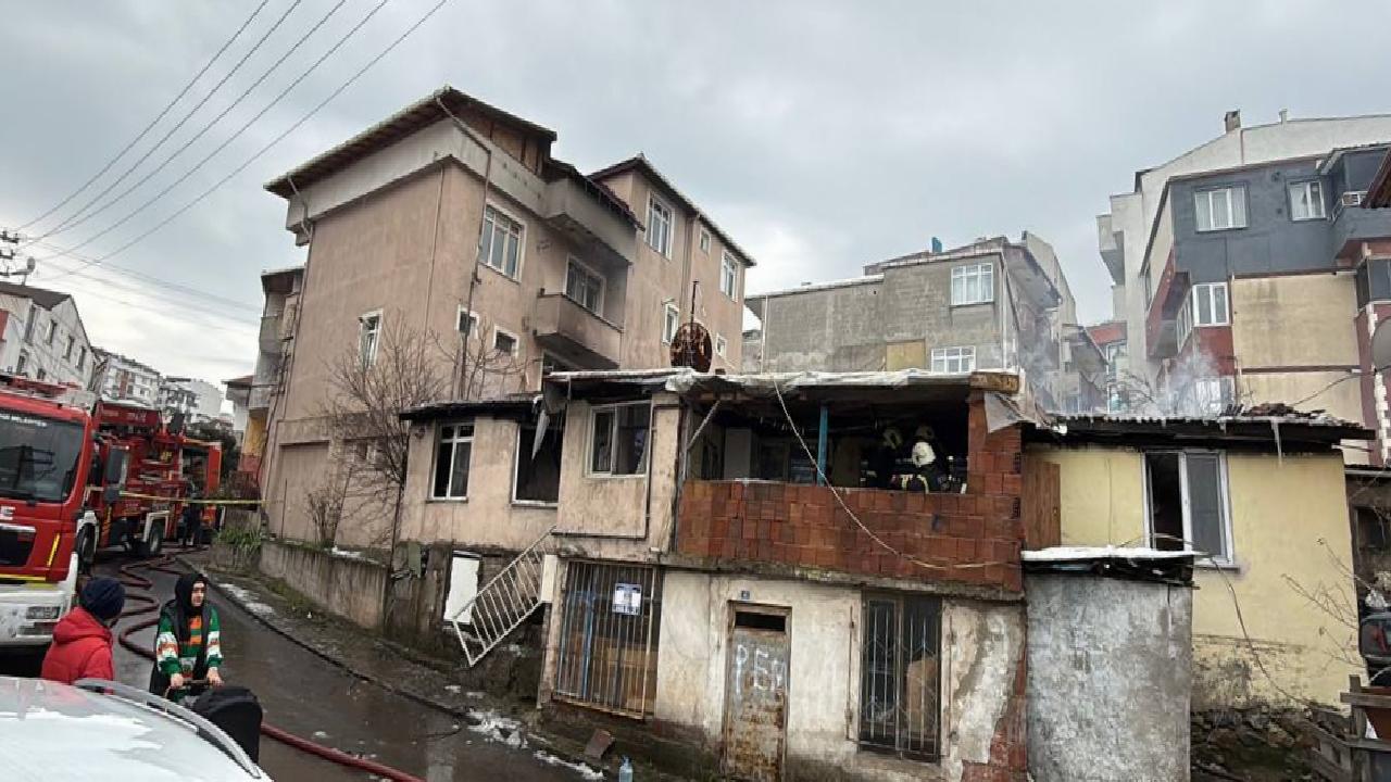 kocaelide-evde-cikan-yanginda-dumandan-etkilenen-5-kisi-hastaneye-kaldirildi-haberi-sQjZLTJw.jpg