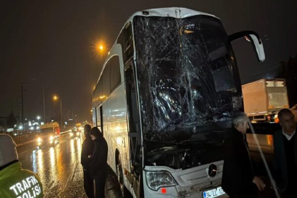 Kocaeli’de iki trafik kazasında 3 kişi yaralandı haberi