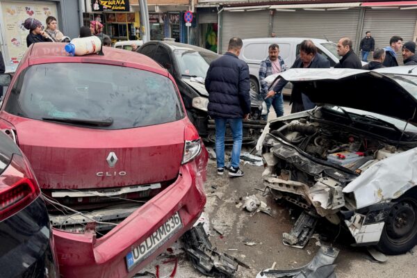 Kocaeli’de polisten kaçan ehliyetsiz sürücü, kaza yapınca yakalandı haberi