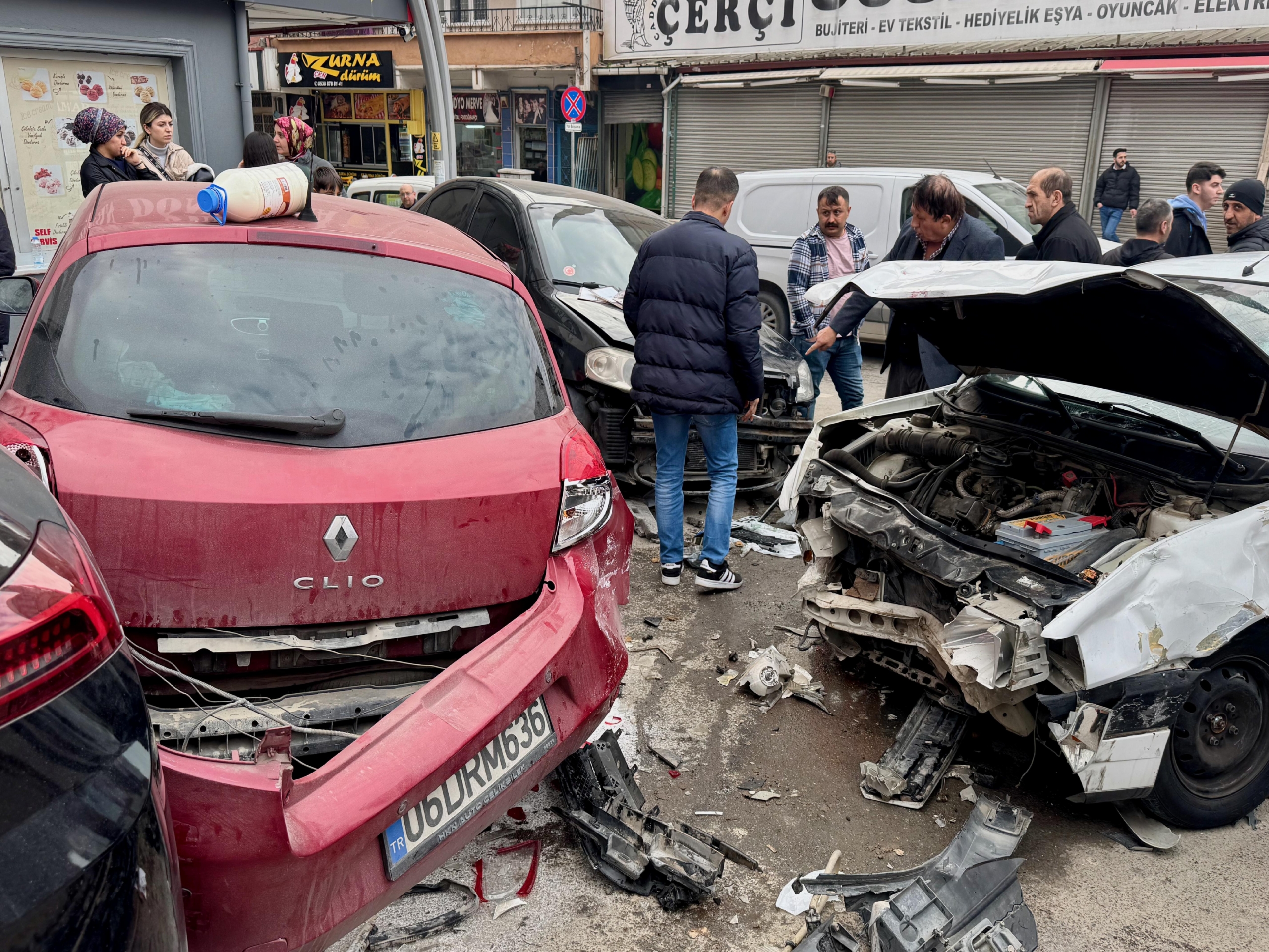 kocaelide-polisten-kacan-ehliyetsiz-surucu-kaza-yapinca-yakalandi-haberi-iihjMQCX.jpg