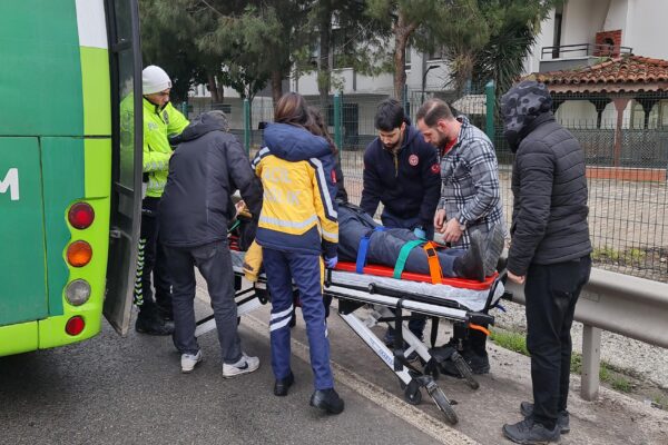 Kocaeli’de sürücüsü direksiyon başında fenalaşan otobüsü durduran yolcu Macak, yaşadıklarını anlattı: haberi