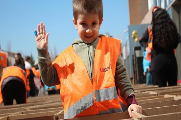 LÖSEV, ramazanda kanserle mücadele eden ailelere gıda kolisi ulaştıracak haberi