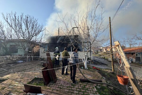 Lüleburgaz’da müstakil evde çıkan yangın söndürüldü haberi