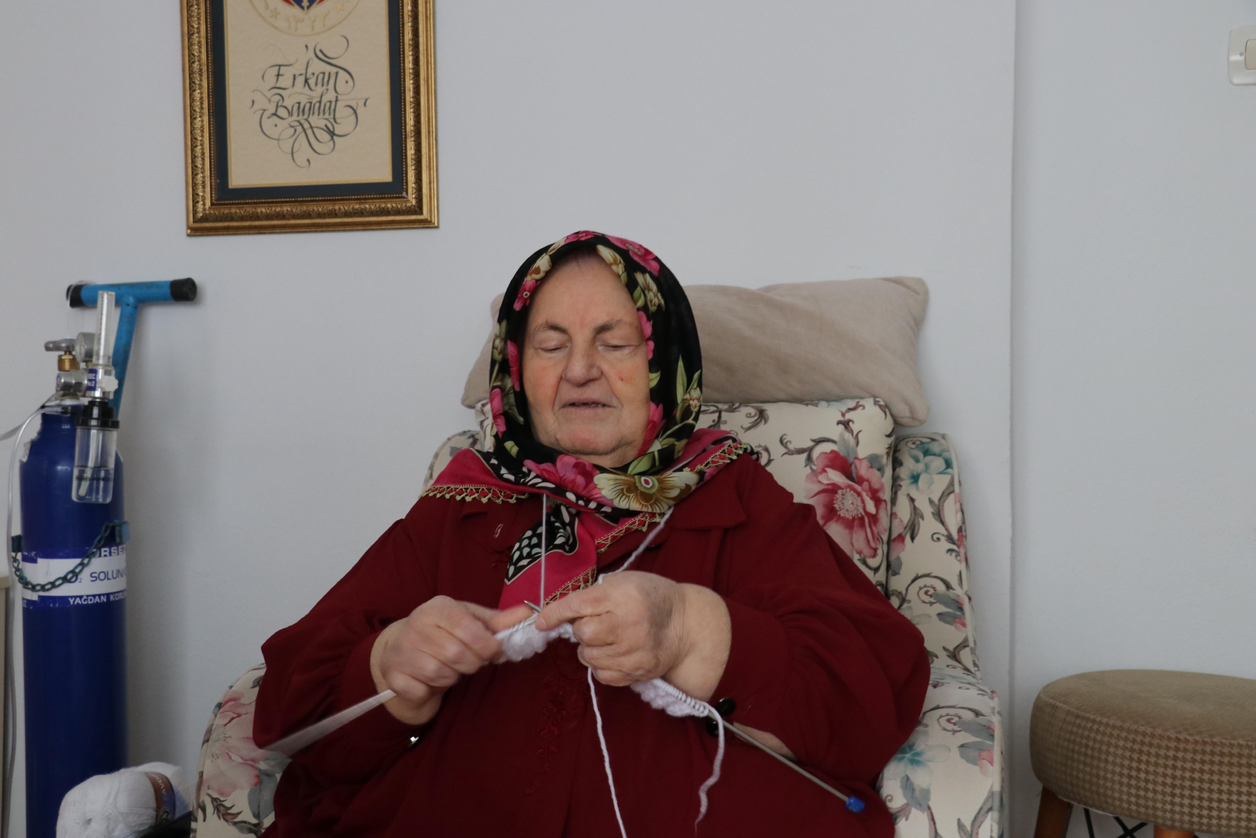 mehmetcik-usumesin-diye-gelecek-kisin-berelerini-simdiden-ormeye-basladilar-haberi-ntZb6nYR.jpg