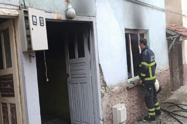 Orhaneli’de bir evde çıkan yangın söndürüldü haberi