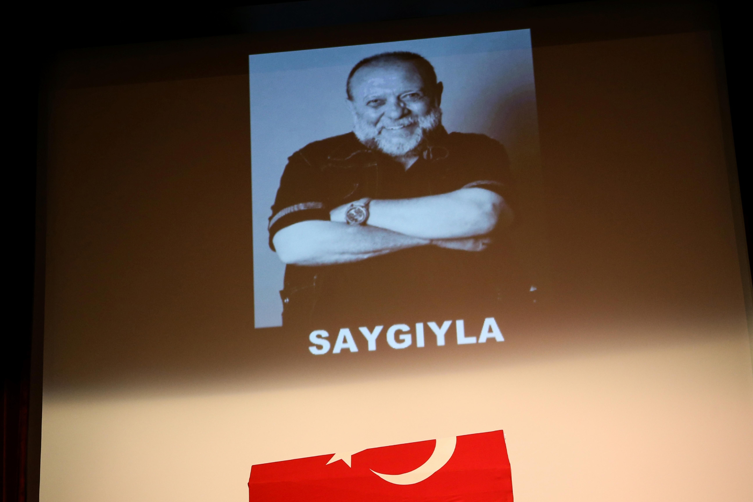 oyuncu-emin-gumuskaya-icin-bursa-devlet-tiyatrosunda-toren-duzenlendi-haberi-Vpz3jfCd.jpg