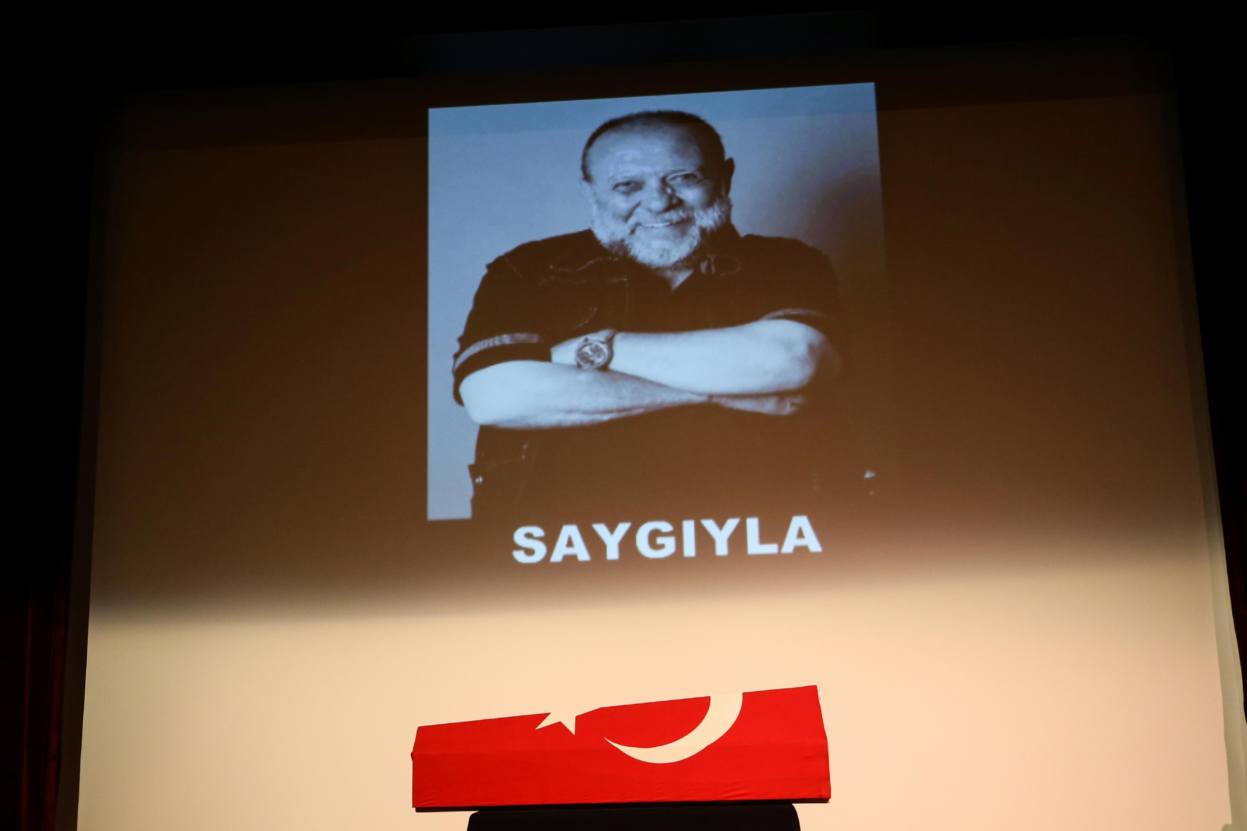 oyuncu-emin-gumuskayanin-cenazesi-bursada-son-yolculuguna-ugurlandi-haberi-F9i6tU9f.jpg