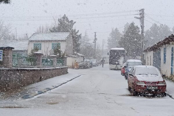 Pazaryeri’nde kar yağışı etkili oldu haberi