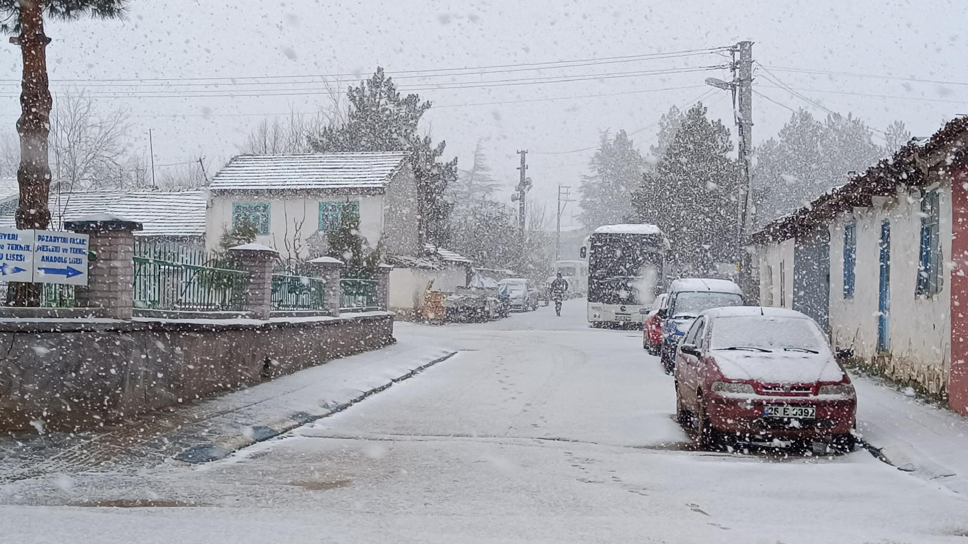 pazaryerinde-kar-yagisi-etkili-oldu-haberi-TfZgxjHZ.jpg
