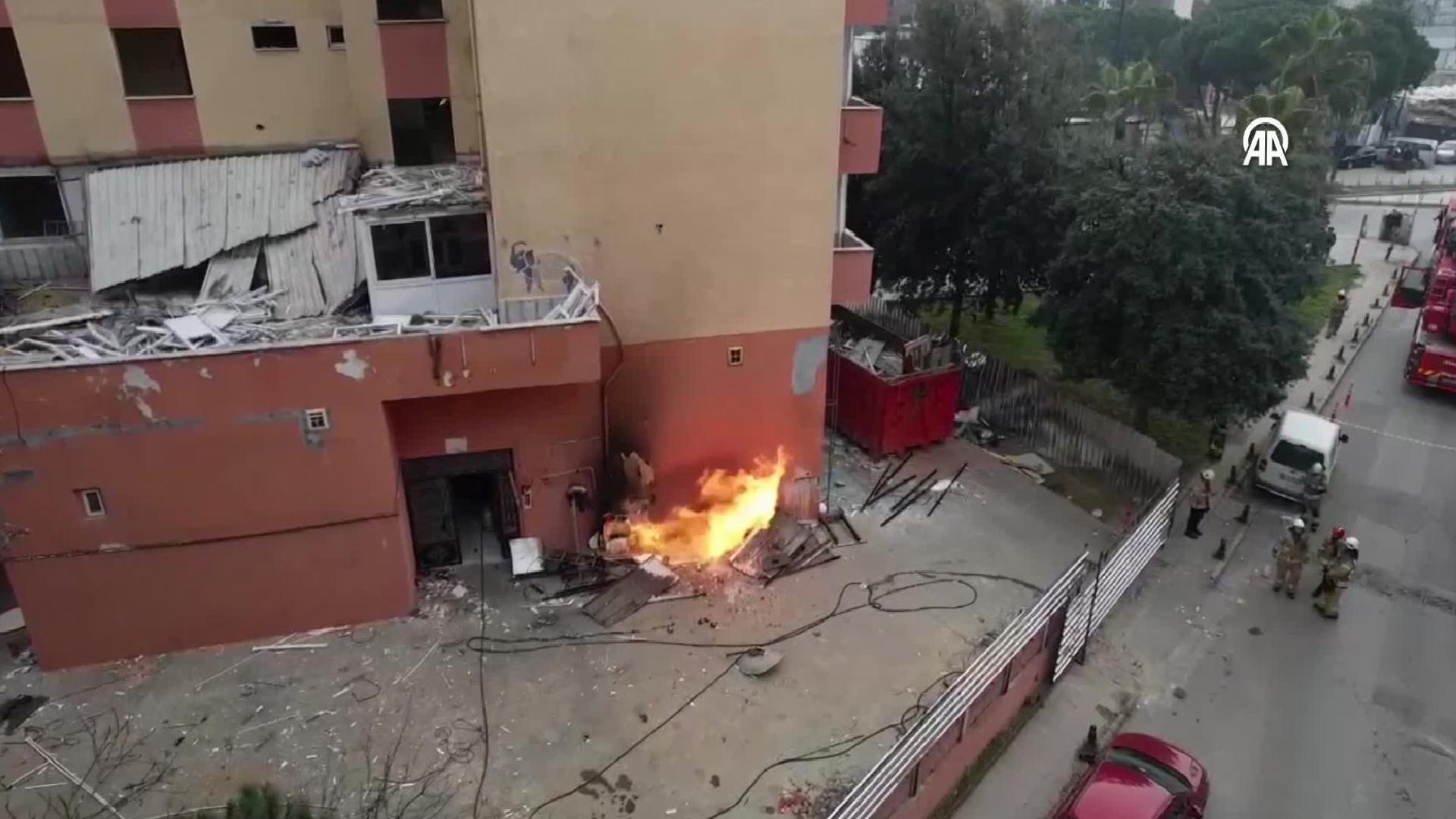 pendikte-yikilan-binada-dogal-gaz-borusunun-patlamasi-sonucu-yangin-cikti-haberi-pNALVcnD.jpg