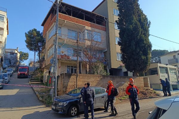 Pendik’teki duvarlarından ses gelen bina boşaltıldı haberi