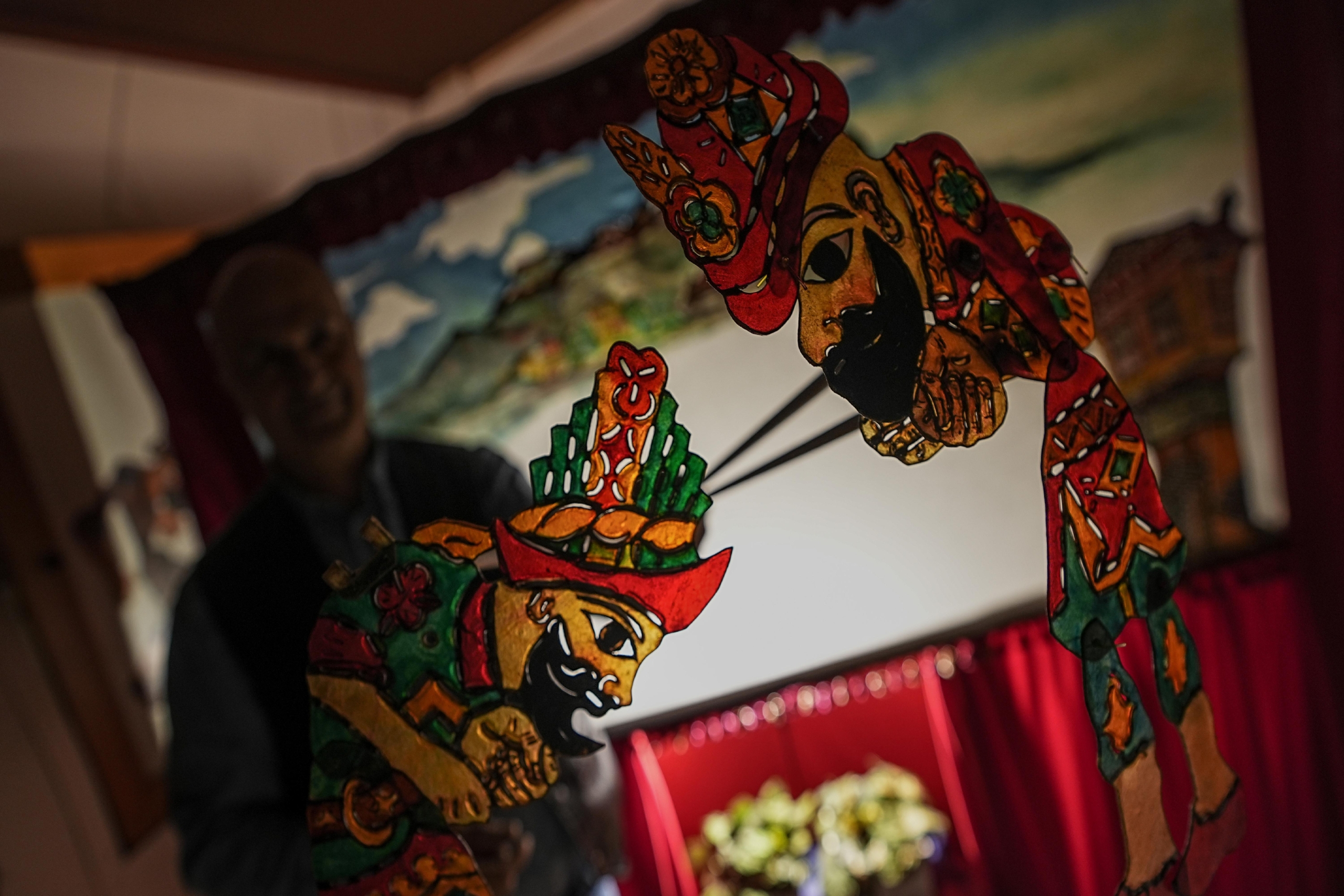 ramazanin-vazgecilmezi-karagoz-ile-hacivat-yeni-oyunlarla-izleyiciyle-bulusacak-haberi-picA4OC6.jpg