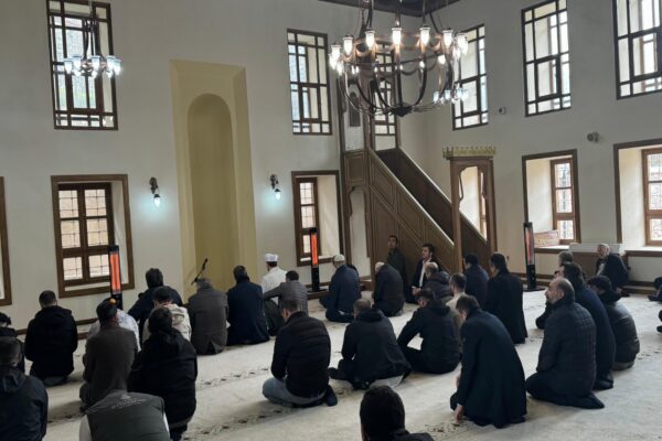 Restore edilen Silahtar Abdurrahman Ağa Camii ibadete açıldı haberi