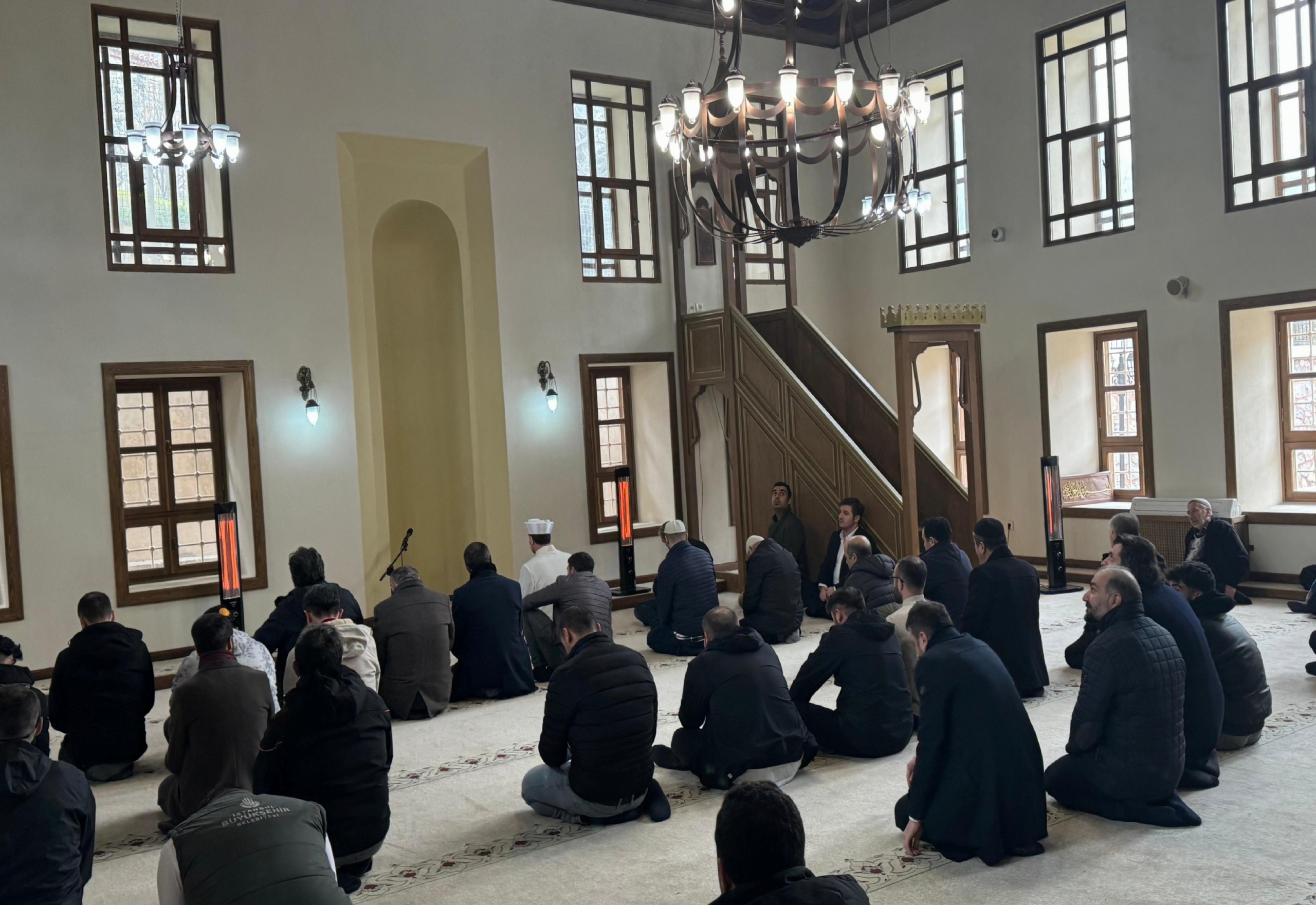restore-edilen-silahtar-abdurrahman-aga-camii-ibadete-acildi-haberi-mp3bzDFJ.jpg