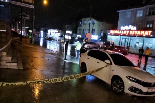 Sakarya’da ateş açılan otomobildeki bir kişi öldü, bir kişi yaralandı haberi