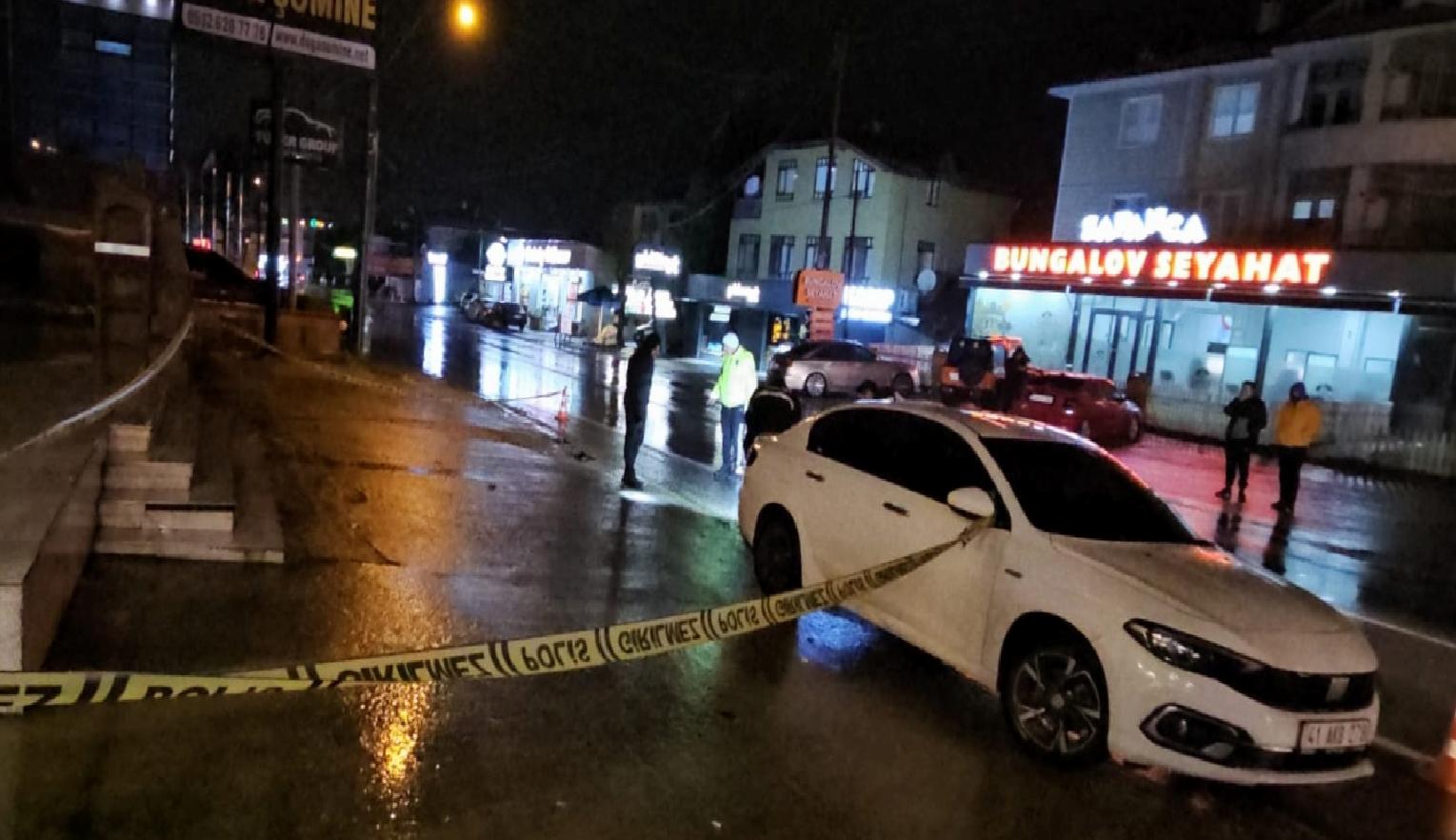 sakaryada-ates-acilan-otomobildeki-bir-kisi-oldu-bir-kisi-yaralandi-haberi-AZAC5vBS.jpg