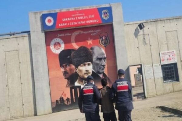 Sakarya’da firari hükümlü saklandığı çukurda yakalandı haberi