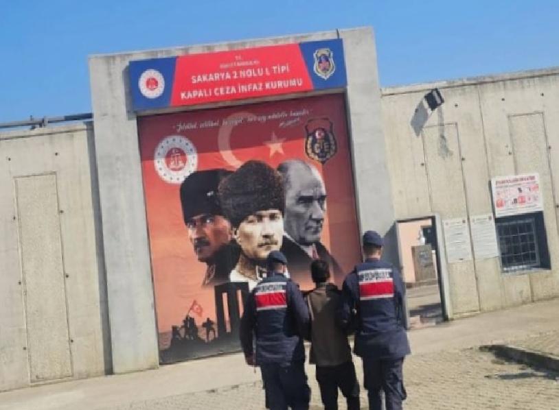 sakaryada-firari-hukumlu-saklandigi-cukurda-yakalandi-haberi-mOeaplkS.jpg