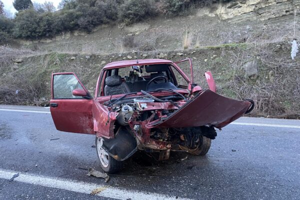 Sakarya’da iki otomobilin çarpıştığı kazada 4 kişi yaralandı haberi