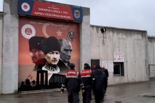 Sakarya’da kablo hırsızlığı iddiasıyla yakalanan 4 zanlı tutuklandı haberi