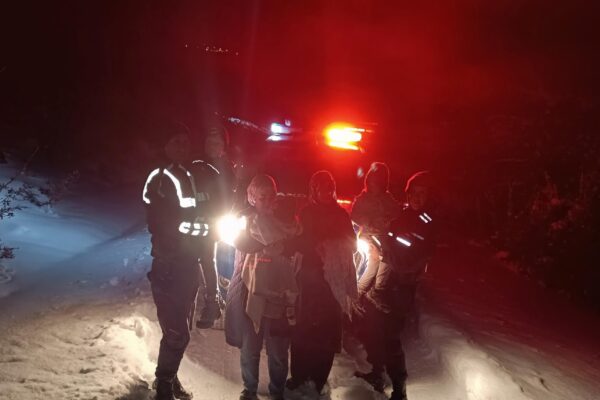 Sakarya’da kar nedeniyle orman yolunda mahsur kalan 6 kişi kurtarıldı haberi