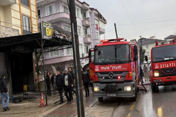 Sakarya’da oto yıkamacıda çıkan yangın söndürüldü haberi