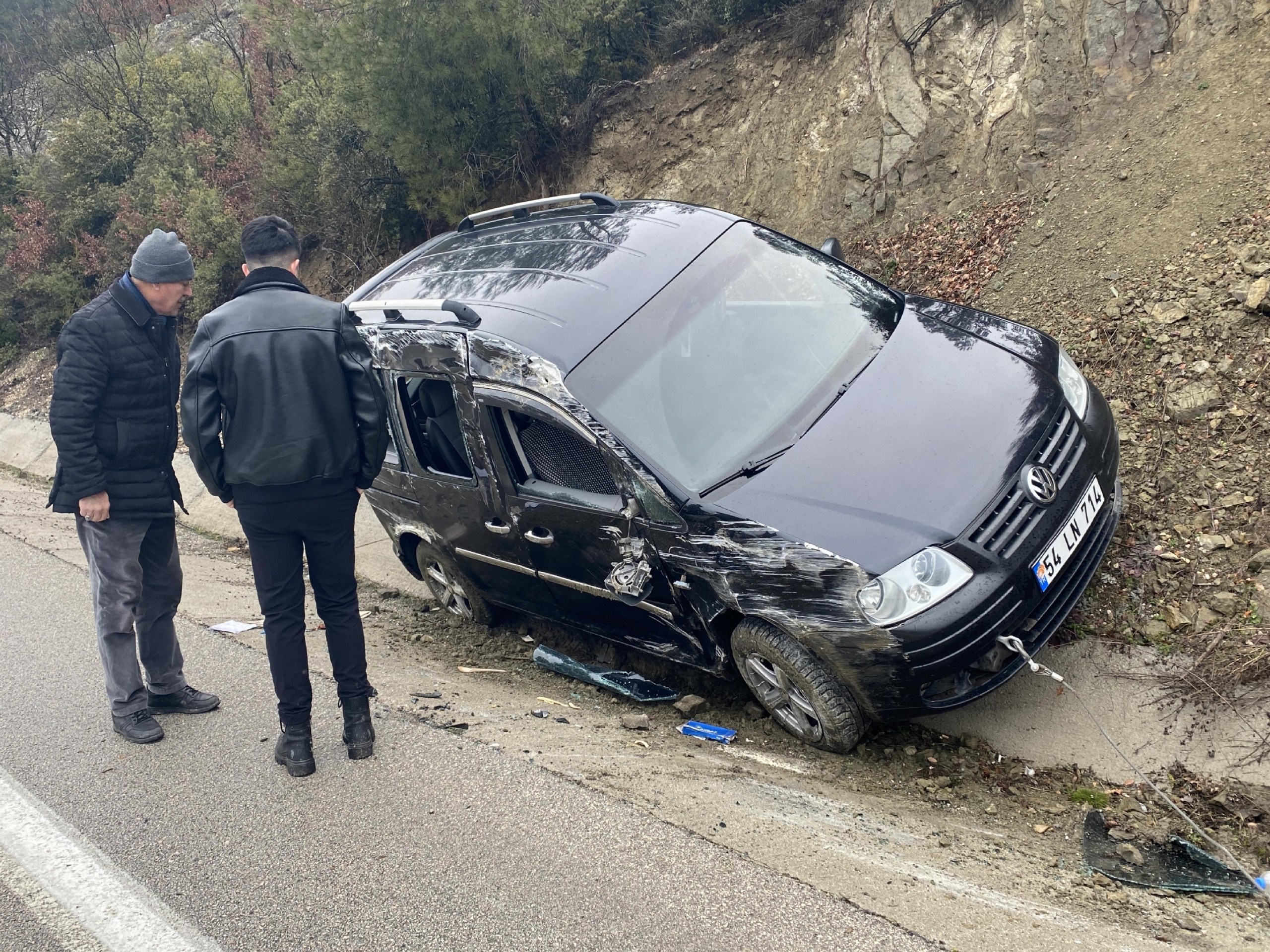 sakaryada-su-kanalina-devrilen-aracta-1-kisi-yaralandi-haberi-uNbmKh6H.jpg