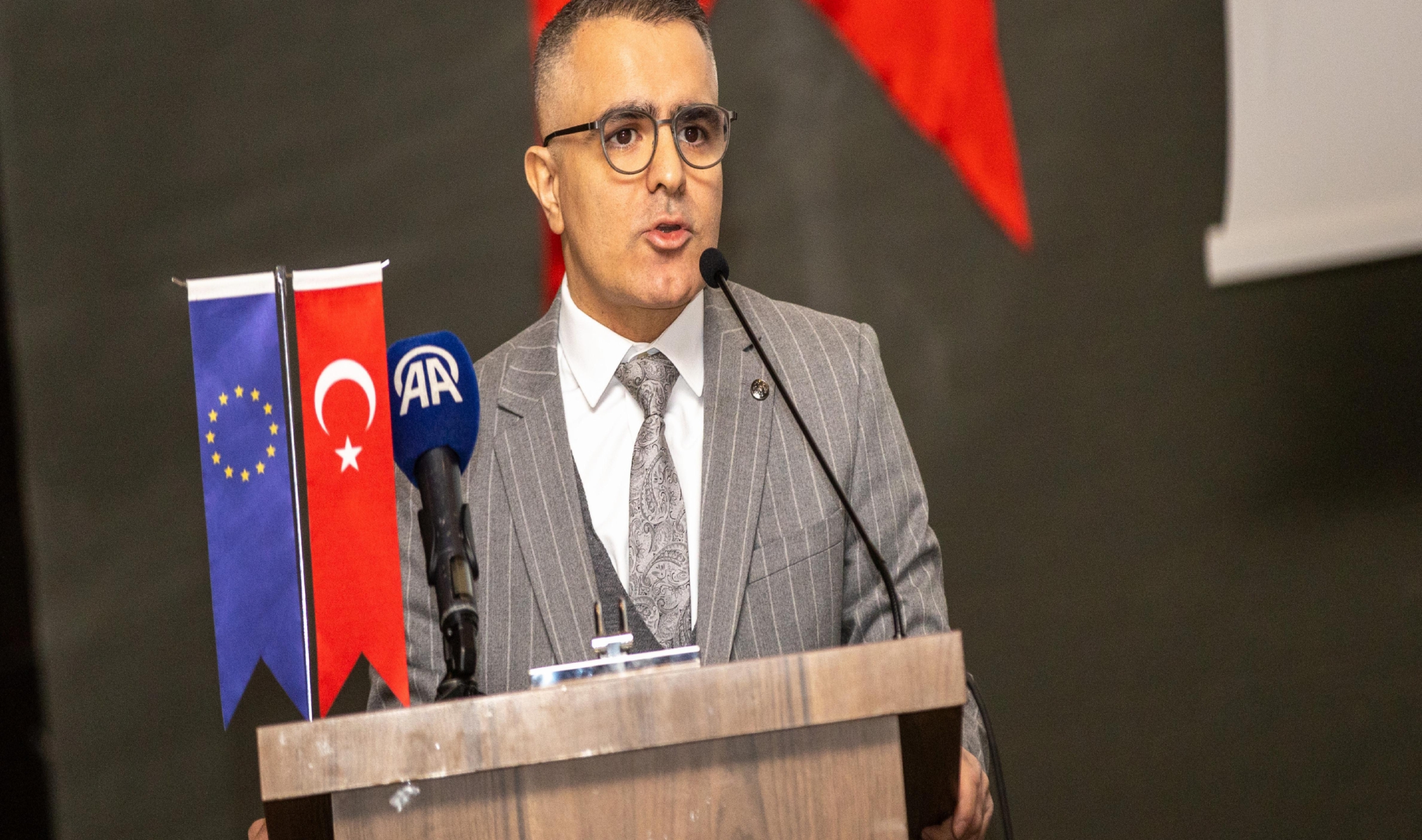 sakaryada-turkiyenin-ulasimda-net-sifir-emisyon-yol-haritasi-projesi-calistayi-duzenleniyor-haberi-3JSqKnpd.jpg