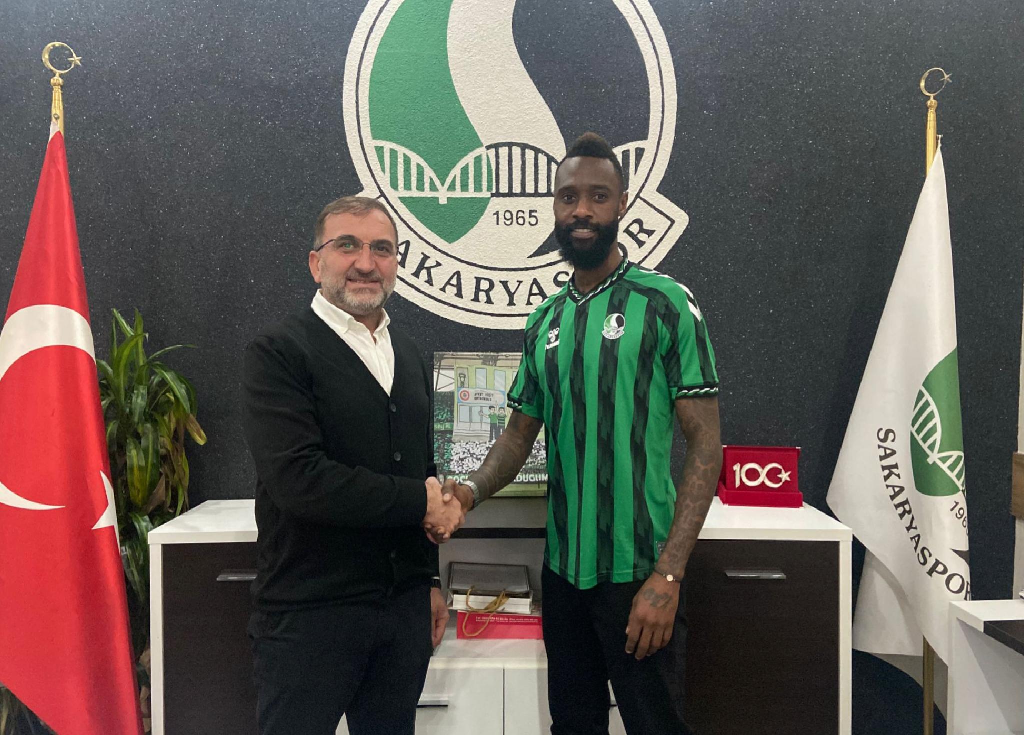 sakaryaspor-defans-oyuncusu-nicolas-nkoulouyu-kiralik-olarak-transfer-etti-haberi-biwF7WJN.jpg