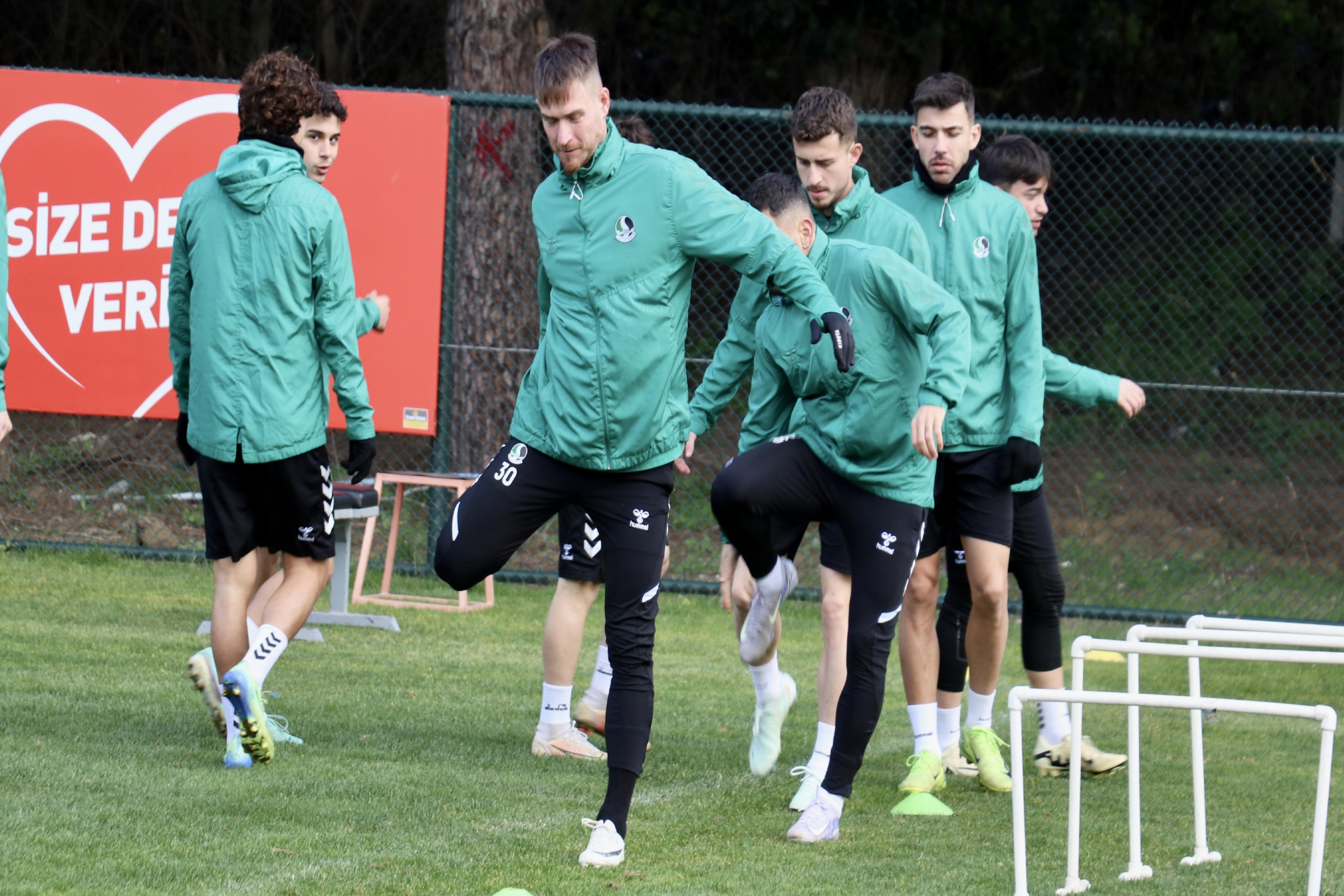 sakaryaspor-umraniyespor-macinin-hazirliklarina-basladi-haberi-7YKcr8Ym.jpg