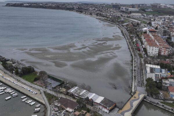 Silivri’de deniz suyu çekildi haberi
