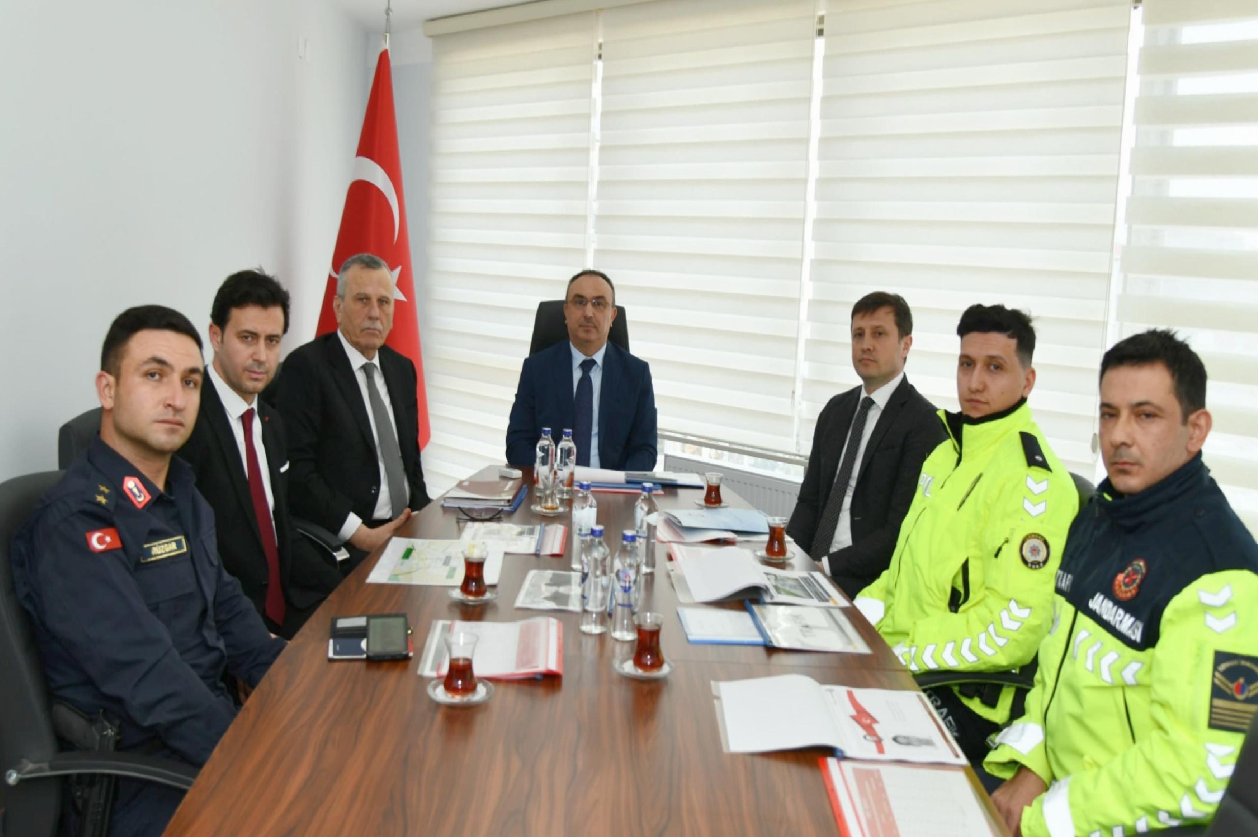 tekirdag-valisi-soyturk-cerkezkoyde-ziyaretlerde-bulundu-haberi-eZA1Pt8E.jpg