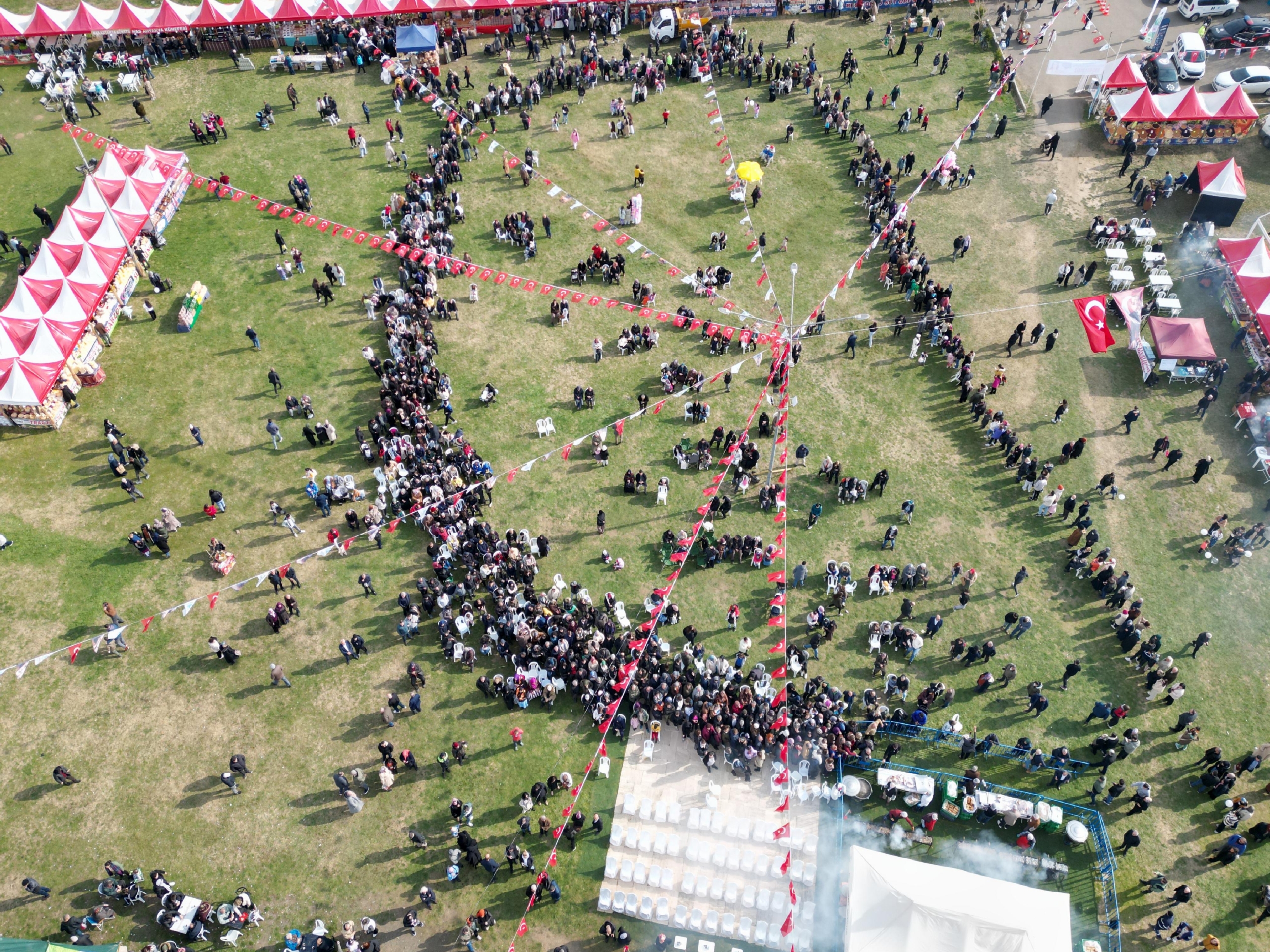 tekirdagda-1-hamsi-ve-mihlama-festivali-binlerce-kisiyi-agirladi-haberi-NGdHNcXn.jpg